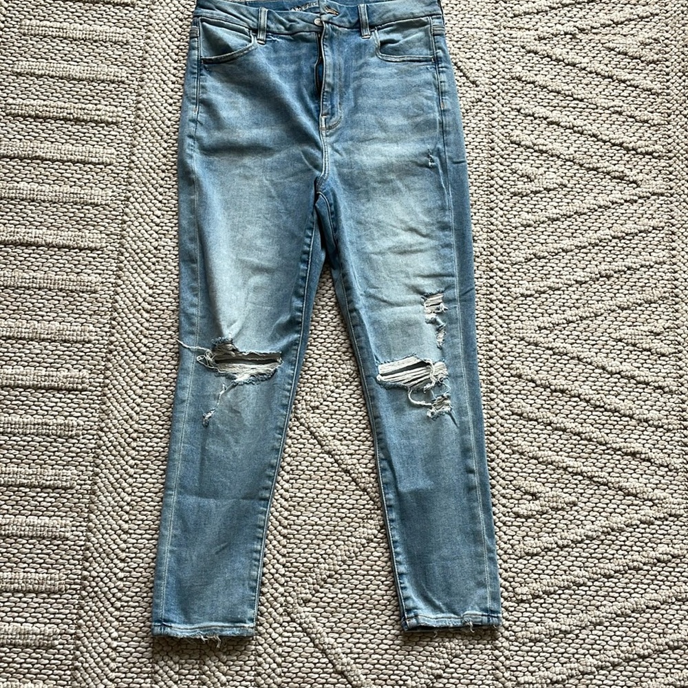AMERICAN EAGLE JEANS